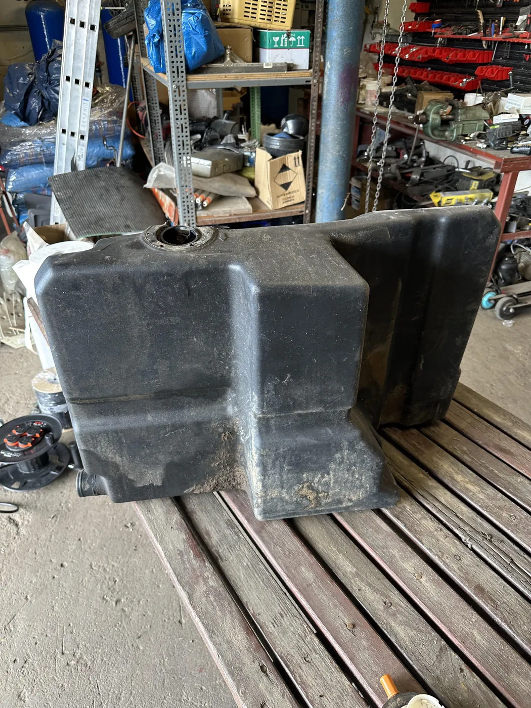 Foto 4 der Reparatur — Kraftstofftank-Reparatur Massey Ferguson 7615 — Dąbrowa