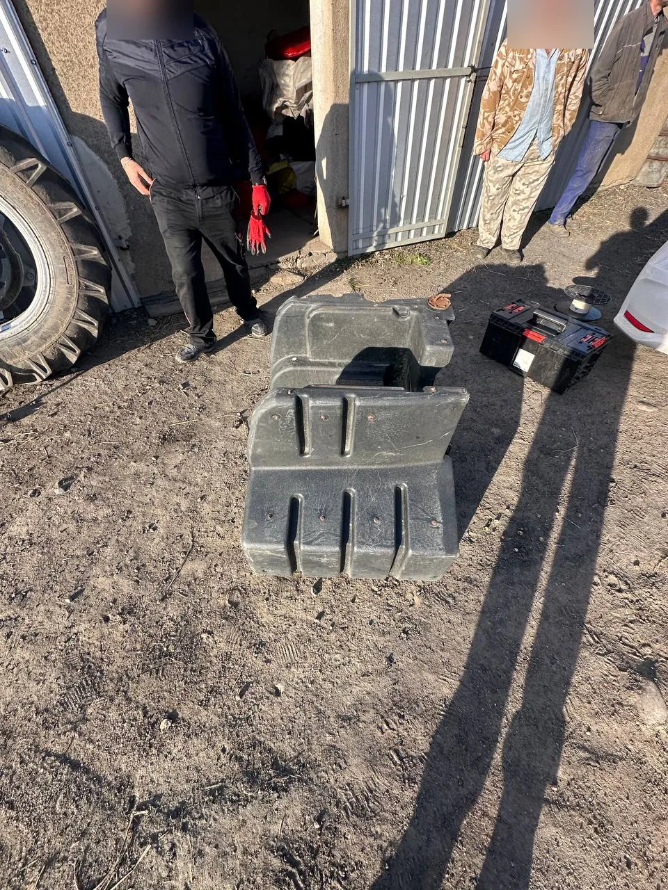 Foto 4 der Reparatur — Kraftstofftank-Reparatur Fendt 900 Vario — Kleparz