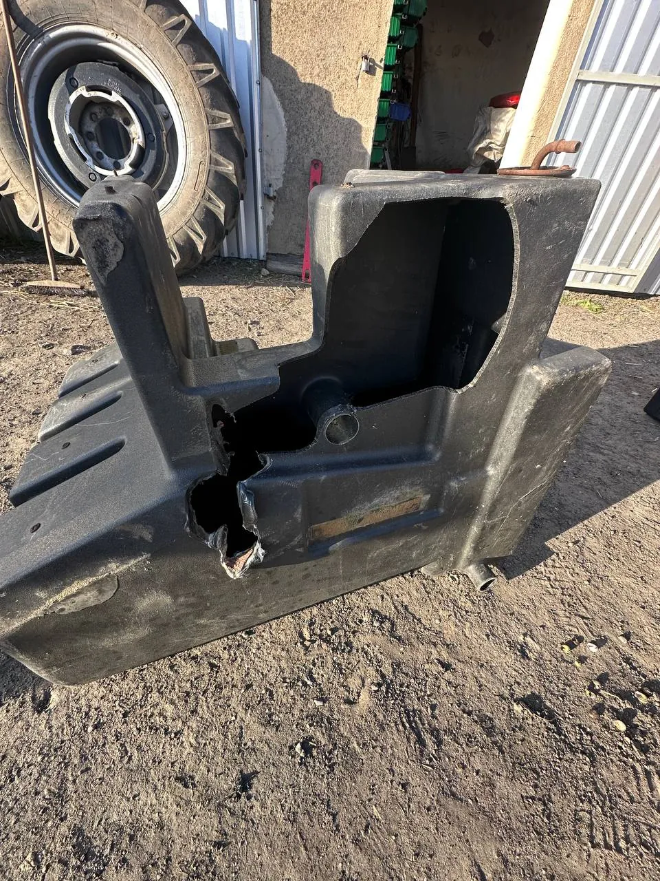 Foto 9 der Reparatur — Kraftstofftank-Reparatur Fendt 900 Vario — Kleparz