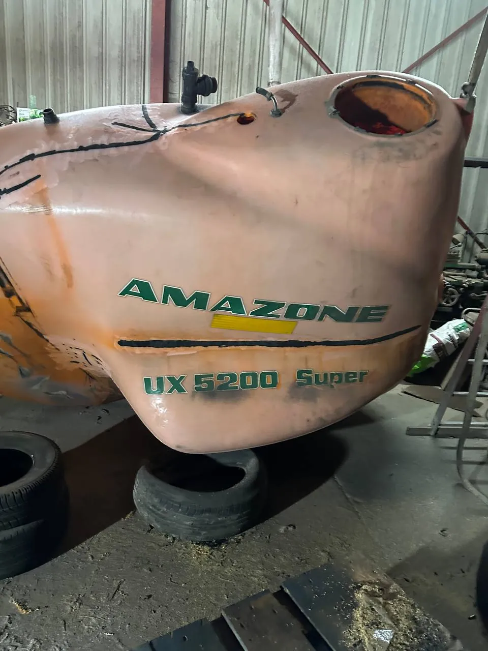 Foto 5 der Reparatur — Spritzentank-Reparatur Amazone UX5200 — Piotrkówko