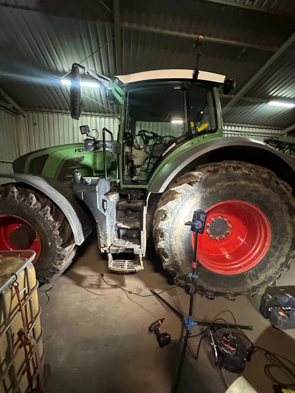 Foto 10 der Reparatur — Kraftstofftank-Reparatur Fendt 826 — Barce