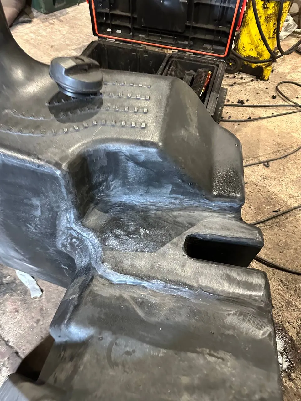 Foto 4 der Reparatur — Kraftstofftank-Reparatur New Holland TM175 — Piecowice
