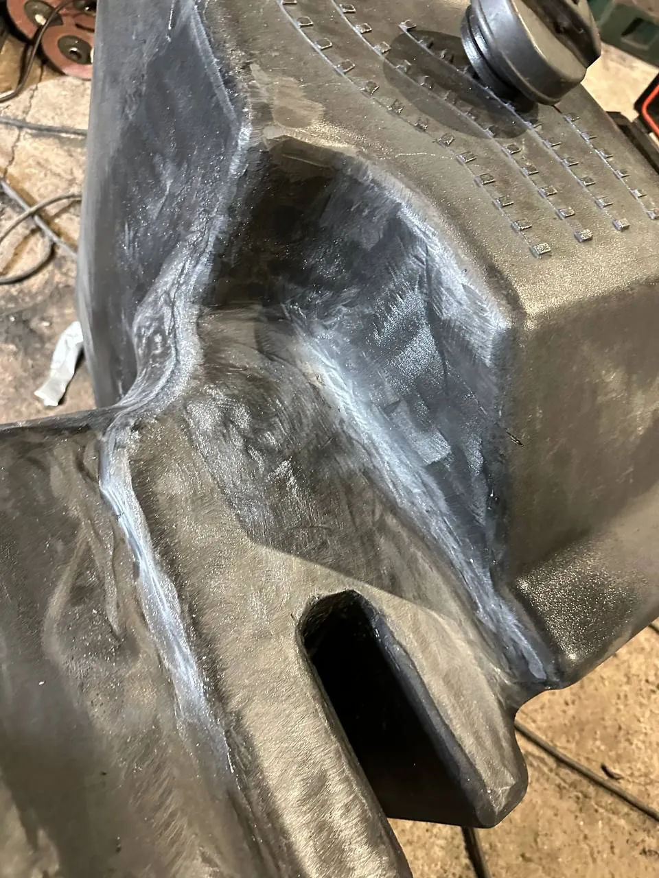 Foto 5 der Reparatur — Kraftstofftank-Reparatur New Holland TM175 — Piecowice