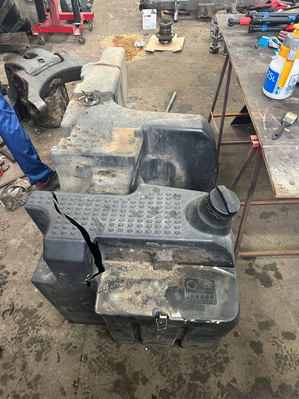 Kraftstofftank — Massey Ferguson