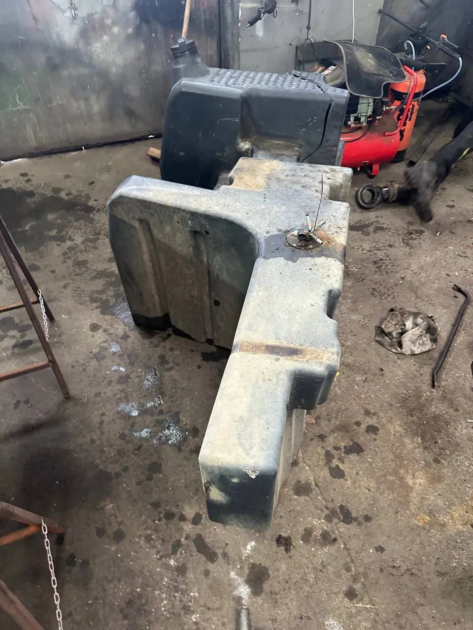 Foto 23 der Reparatur — Kraftstofftank-Reparatur Massey Ferguson — Zbuczyn