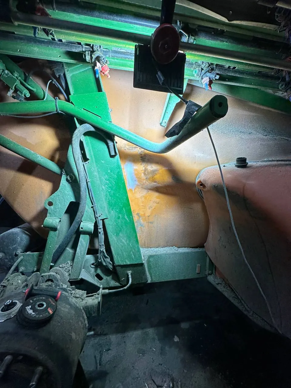 Foto 16 der Reparatur — Spritzentank-Reparatur Amazone UX4200 — Korczew