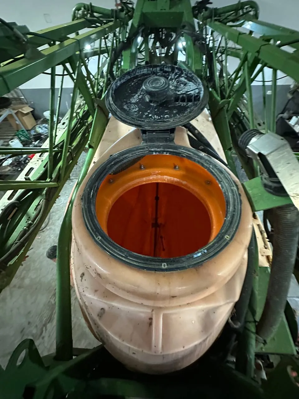 Foto 22 der Reparatur — Spritzentank-Reparatur Amazone UX4200 — Korczew