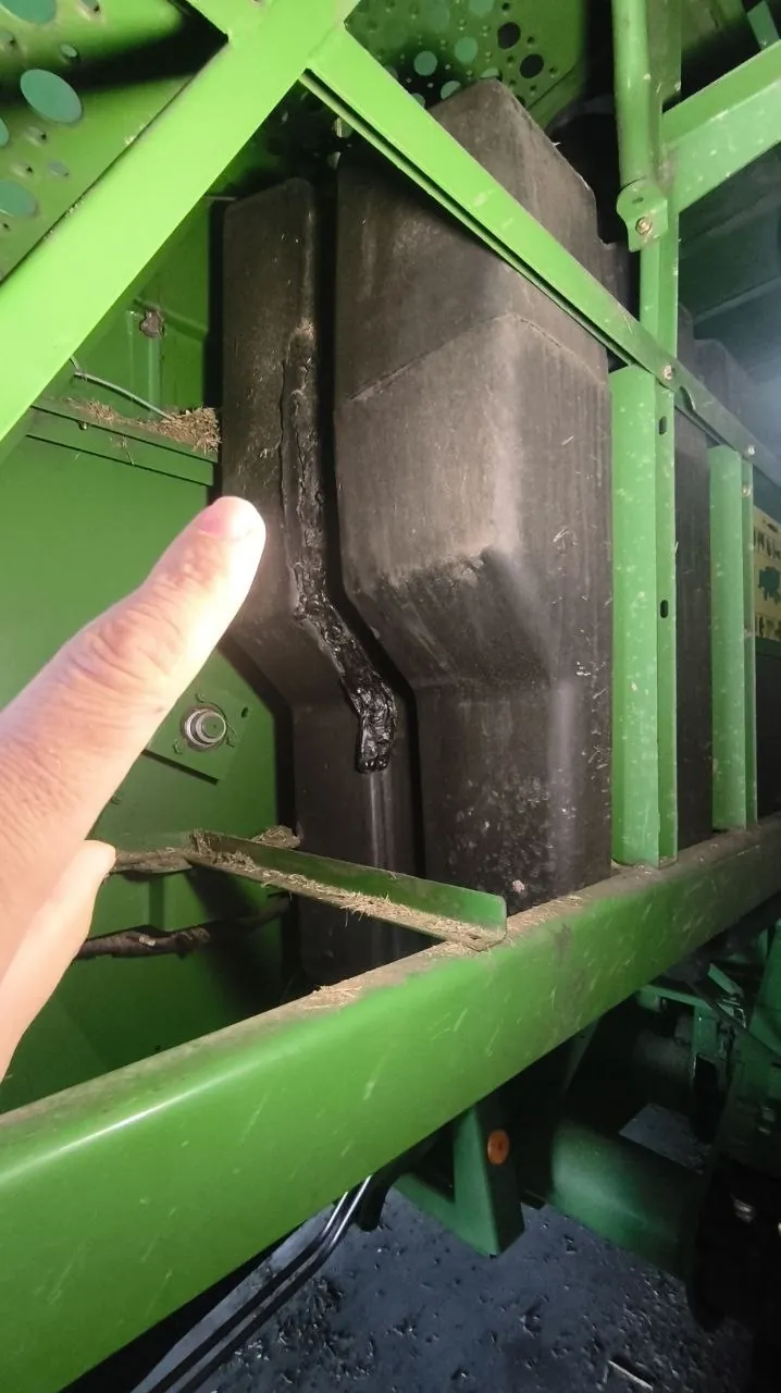 Foto 4 der Reparatur — Kraftstofftank-Reparatur John Deere 1450 — Knyszyn