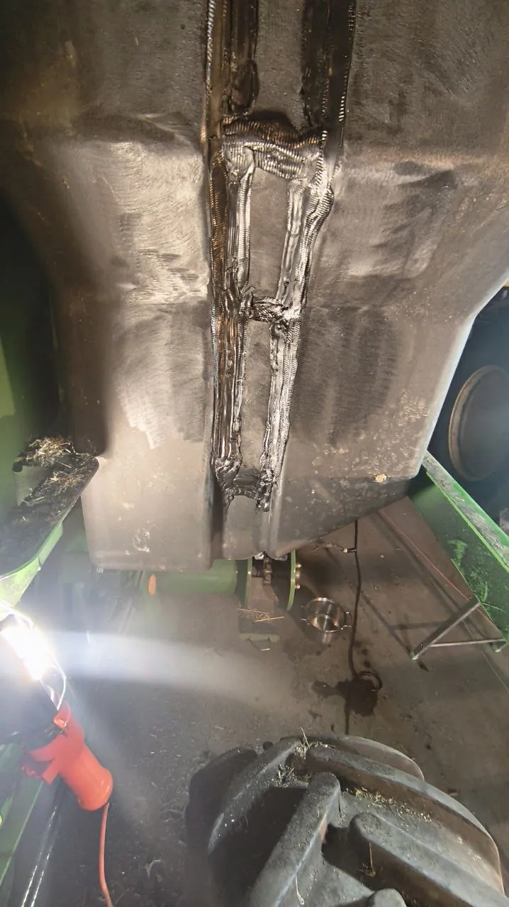 Foto 13 der Reparatur — Kraftstofftank-Reparatur John Deere 1450 — Knyszyn