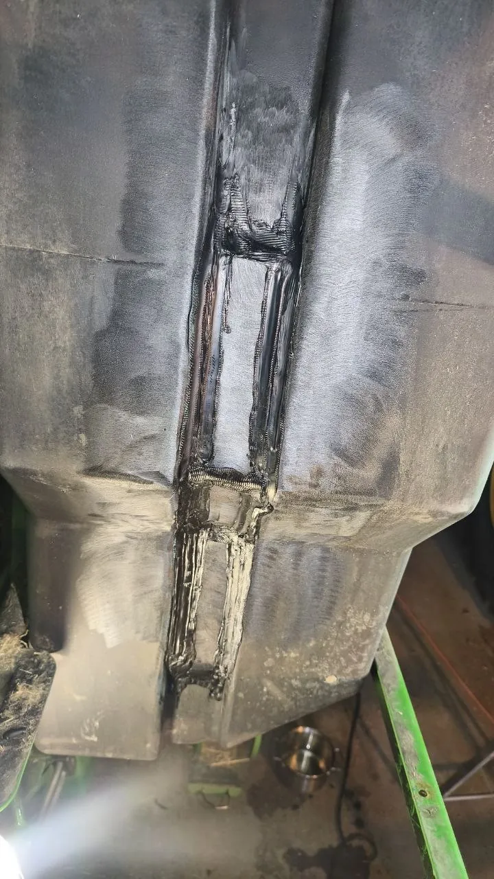 Foto 14 der Reparatur — Kraftstofftank-Reparatur John Deere 1450 — Knyszyn