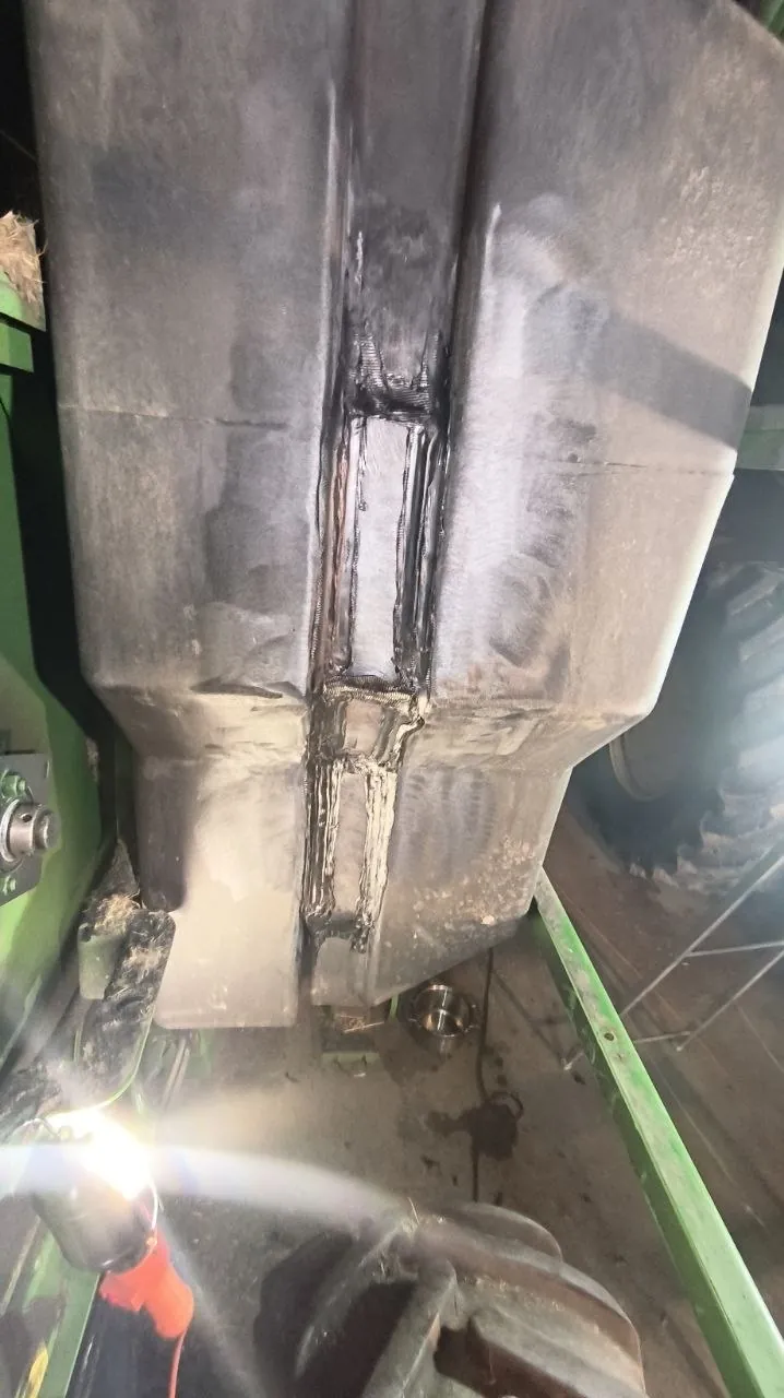 Foto 15 der Reparatur — Kraftstofftank-Reparatur John Deere 1450 — Knyszyn