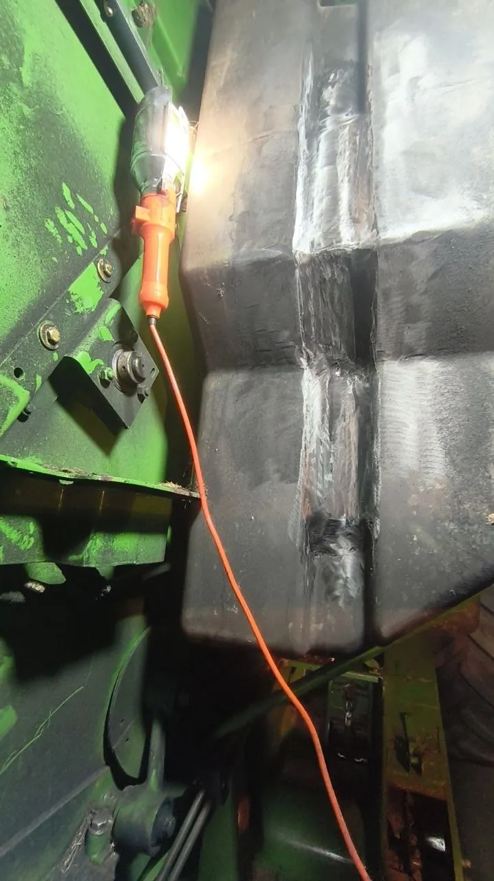 Foto 16 der Reparatur — Kraftstofftank-Reparatur John Deere 1450 — Knyszyn