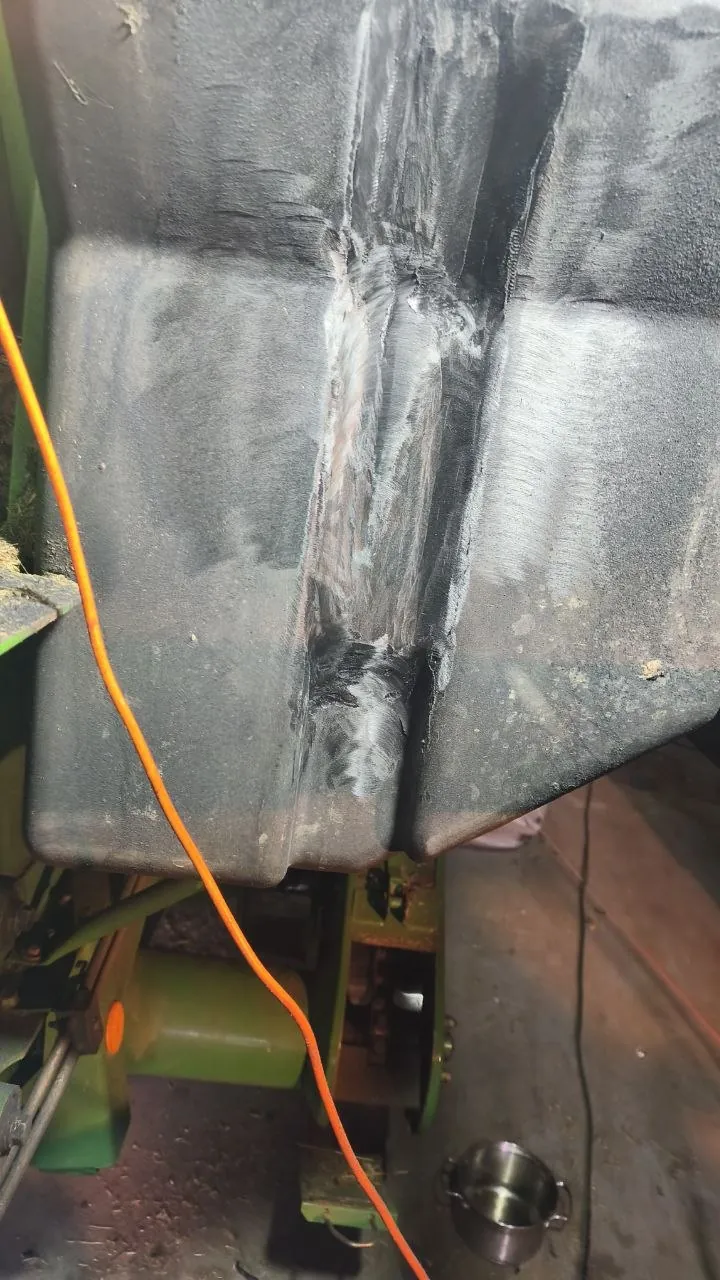 Foto 18 der Reparatur — Kraftstofftank-Reparatur John Deere 1450 — Knyszyn