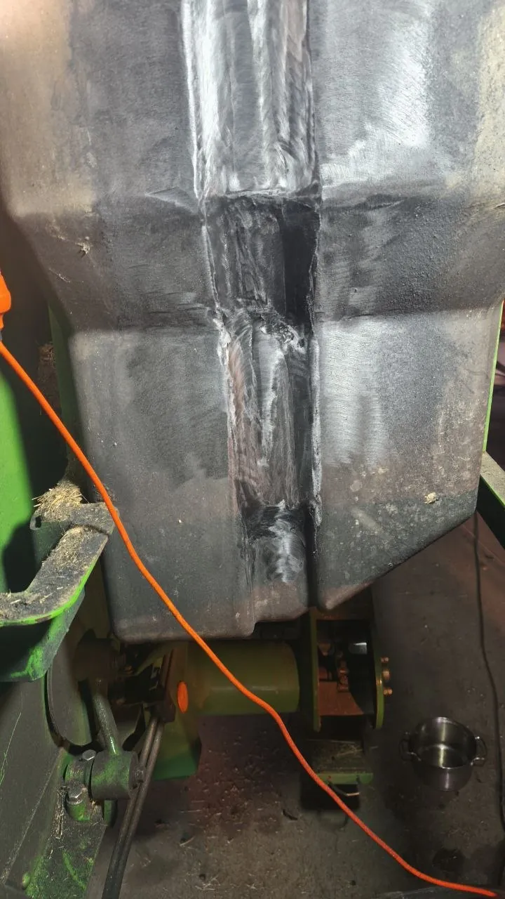 Foto 19 der Reparatur — Kraftstofftank-Reparatur John Deere 1450 — Knyszyn
