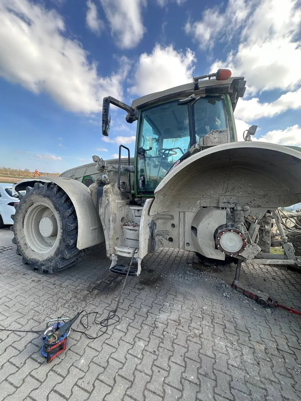 Foto 3 der Reparatur — Kraftstofftank-Reparatur Fendt 930 Vario — Żerniki