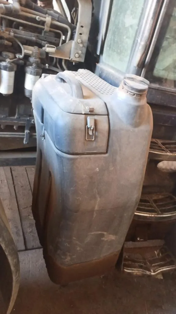 Foto 5 der Reparatur — Kraftstofftank-Reparatur Massey Ferguson 6490 — Rybical