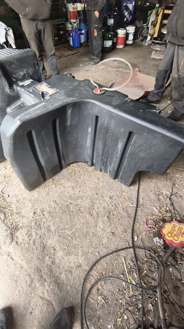 Foto 12 der Reparatur — Kraftstofftank-Reparatur Massey Ferguson 6490 — Rybical