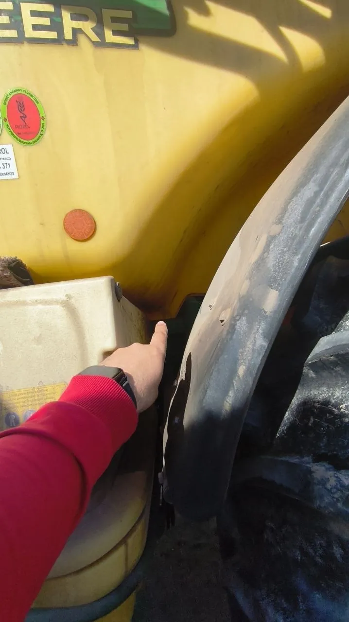 Foto 5 der Reparatur — Spritzentank-Reparatur John Deere M740 — Wesołówka