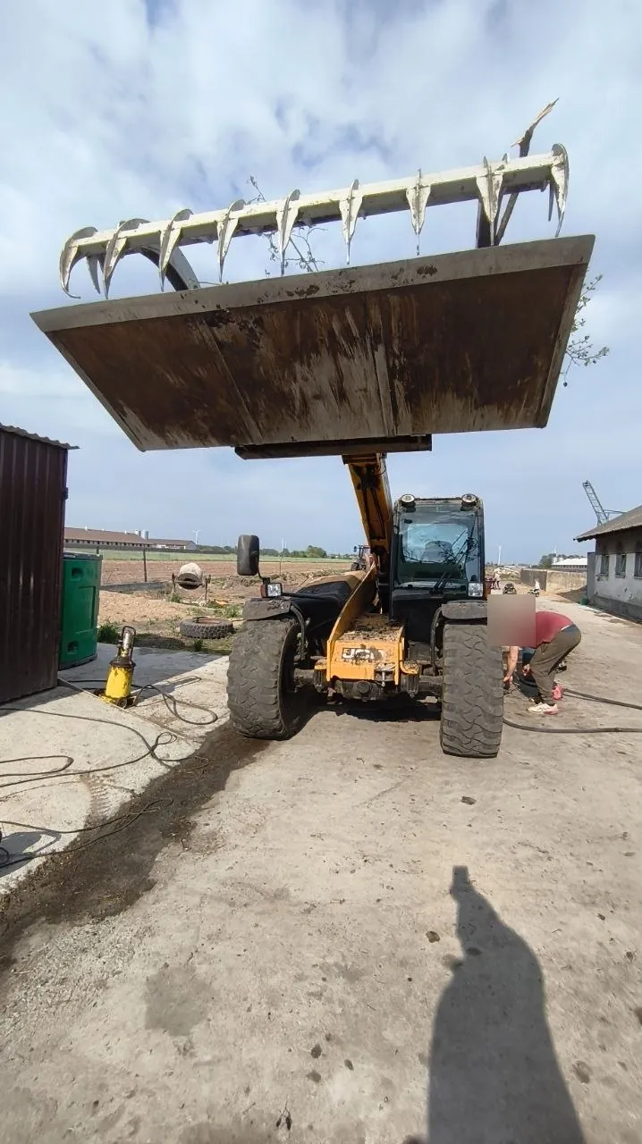 Foto 12 der Reparatur — Kraftstofftank-Reparatur JCB — Młudzyn