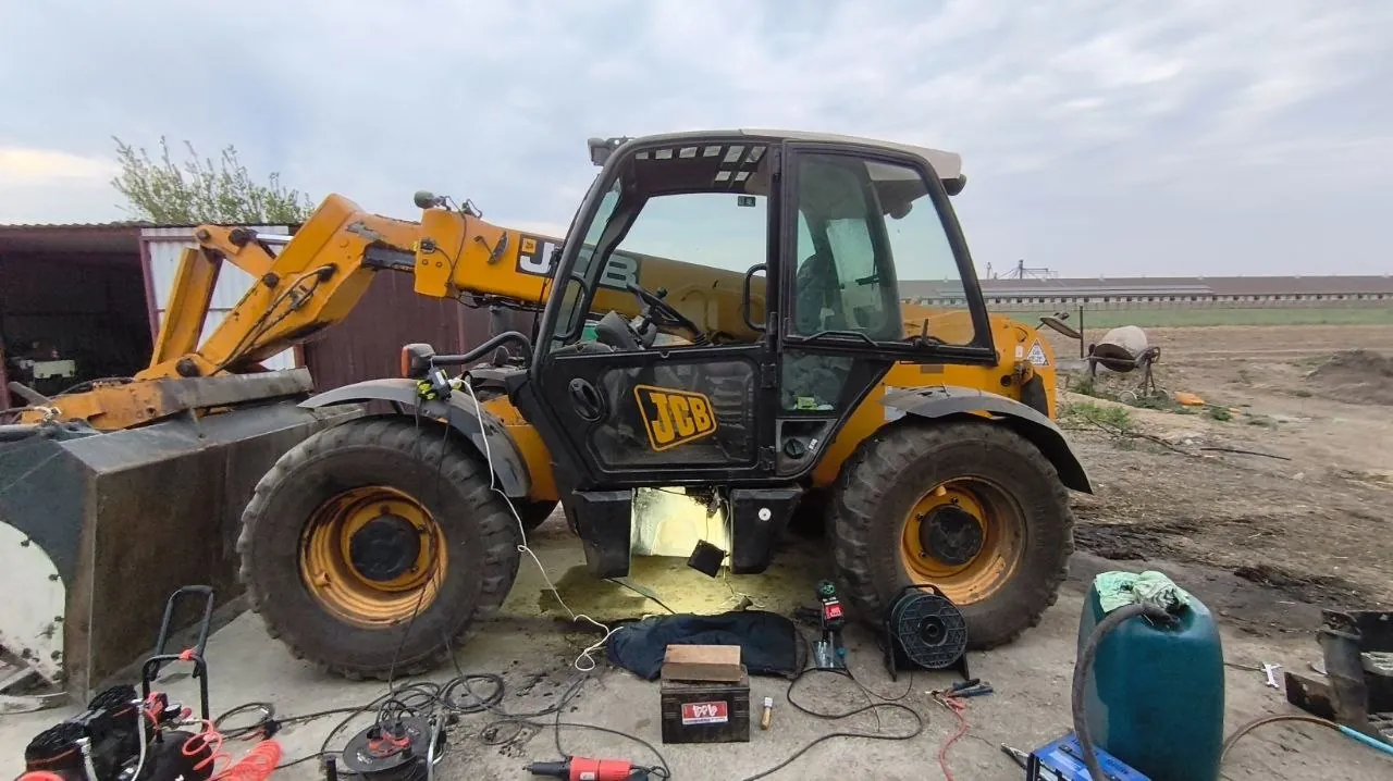 Foto 14 der Reparatur — Kraftstofftank-Reparatur JCB — Młudzyn
