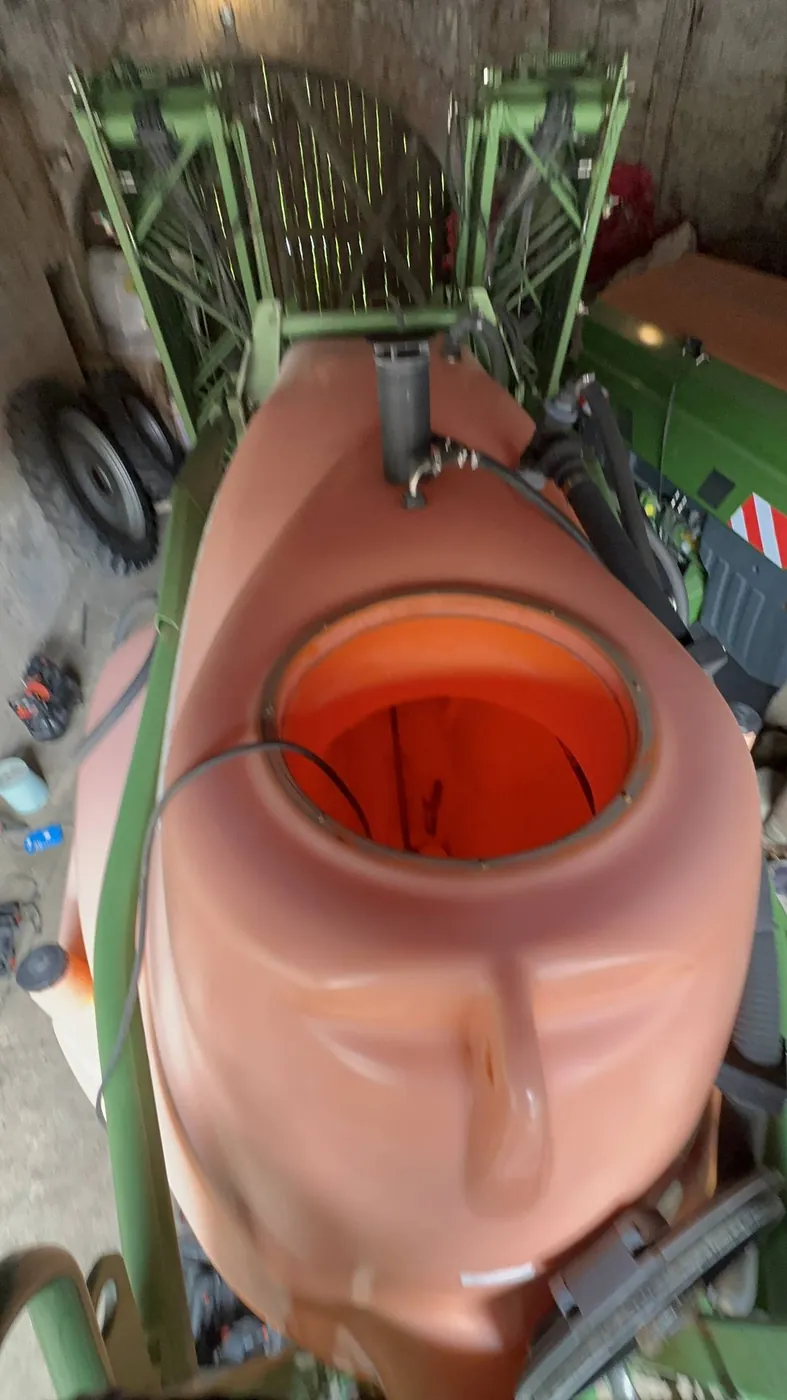 Foto 8 der Reparatur — Spritzentank-Reparatur Amazone UX4200 — Szczawin