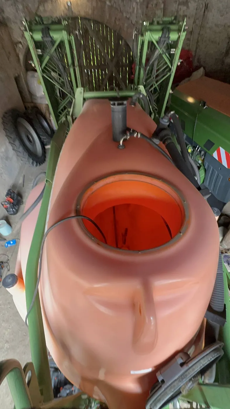 Foto 12 der Reparatur — Spritzentank-Reparatur Amazone UX4200 — Szczawin