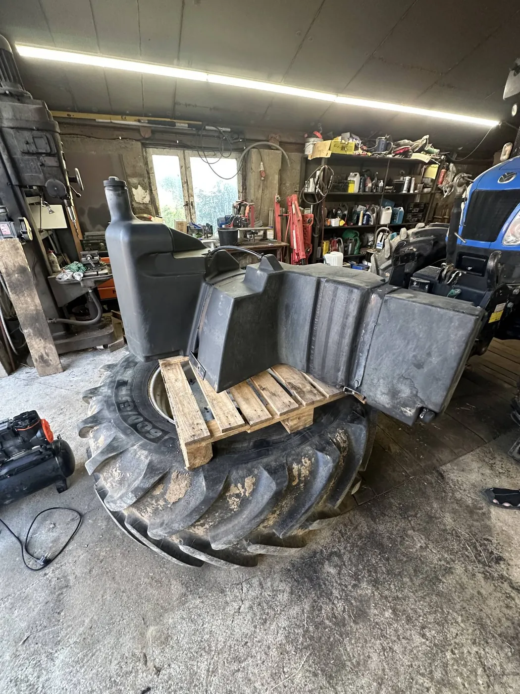 Foto 13 der Reparatur — Kraftstofftank-Reparatur New Holland T6030 — Hamulka