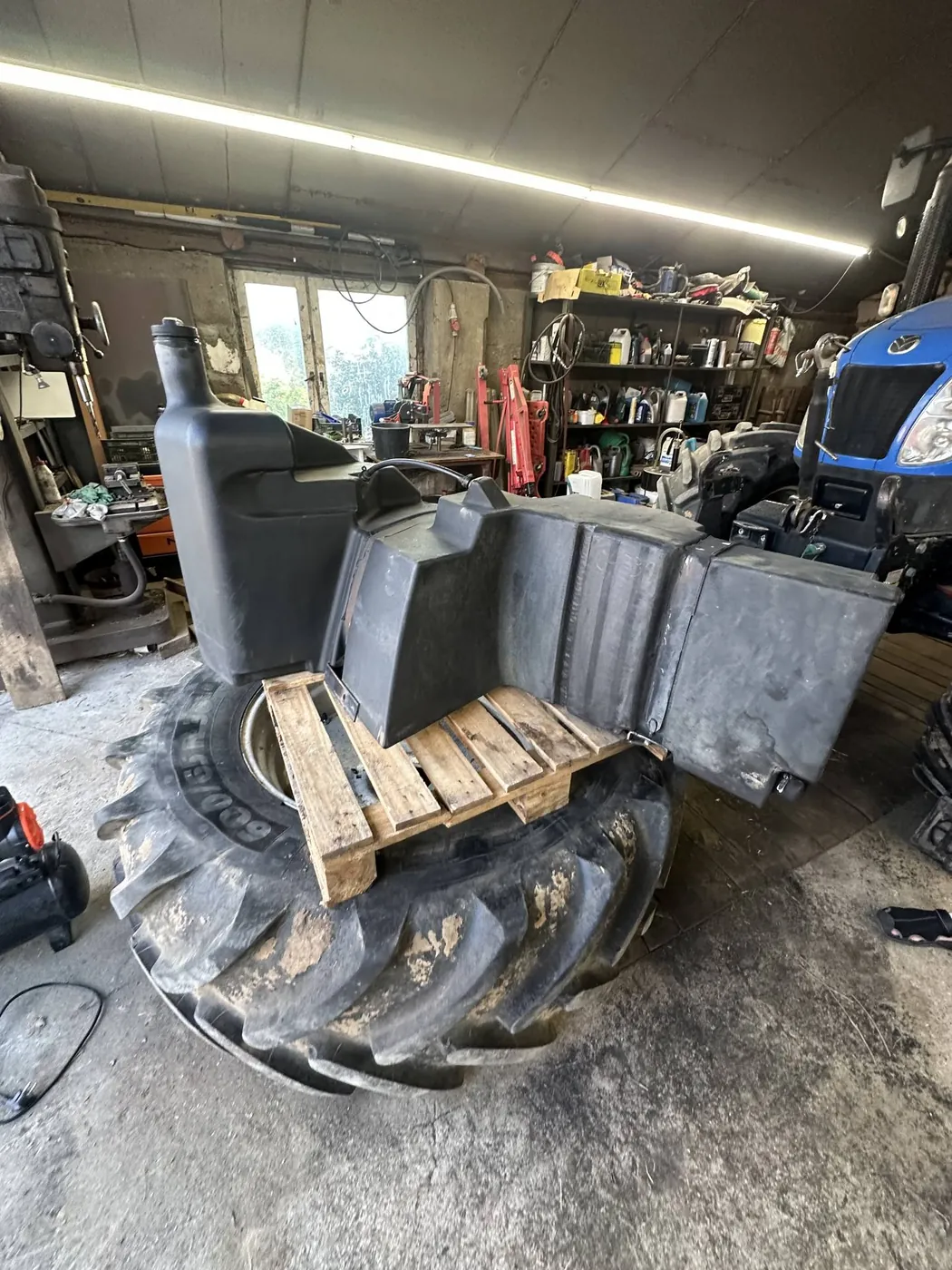 Foto 14 der Reparatur — Kraftstofftank-Reparatur New Holland T6030 — Hamulka