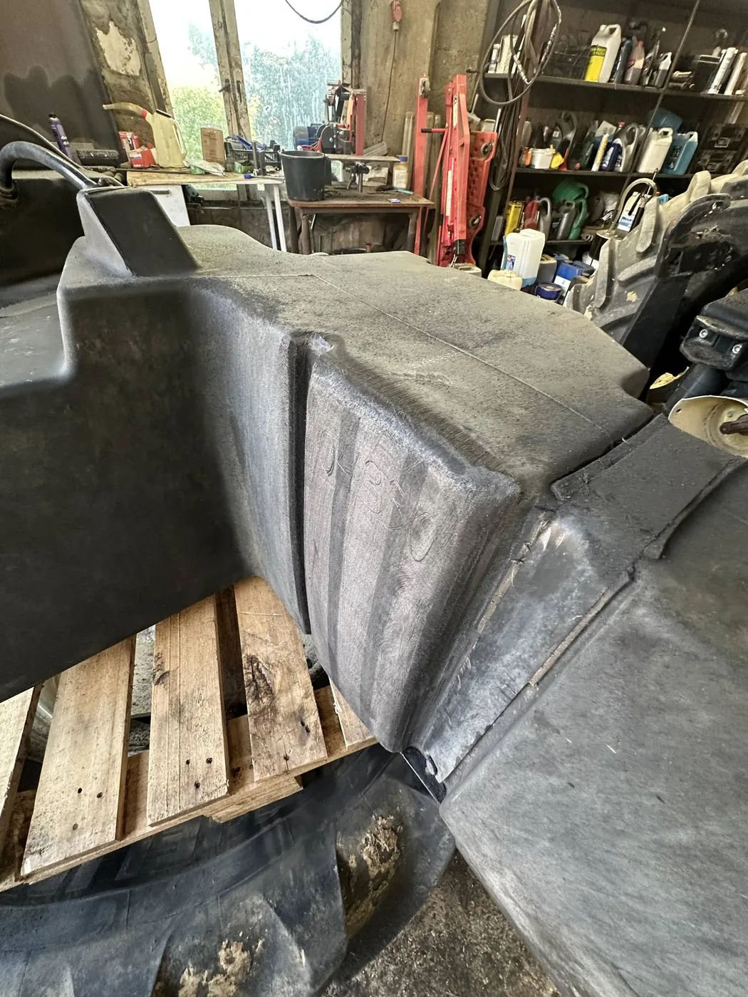 Foto 15 der Reparatur — Kraftstofftank-Reparatur New Holland T6030 — Hamulka