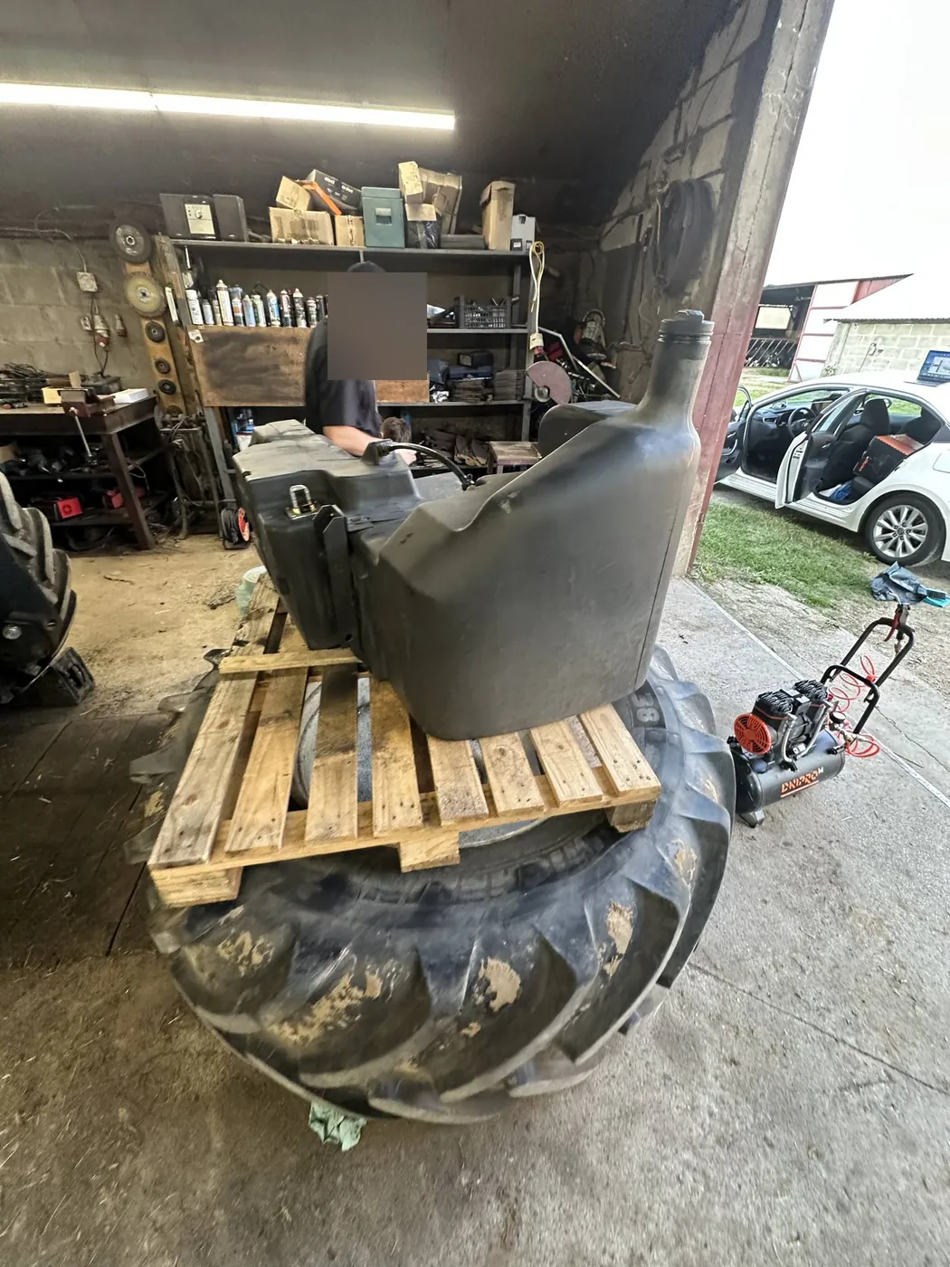 Foto 16 der Reparatur — Kraftstofftank-Reparatur New Holland T6030 — Hamulka