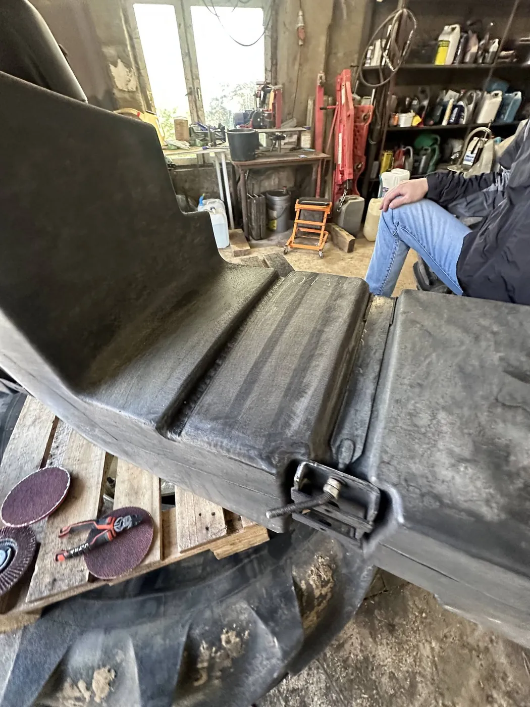Foto 17 der Reparatur — Kraftstofftank-Reparatur New Holland T6030 — Hamulka