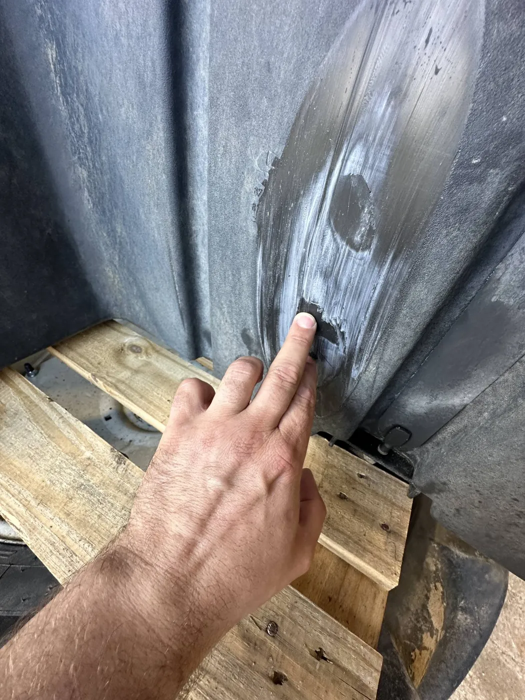 Foto 3 der Reparatur — Kraftstofftank-Reparatur New Holland T6030 — Hamulka