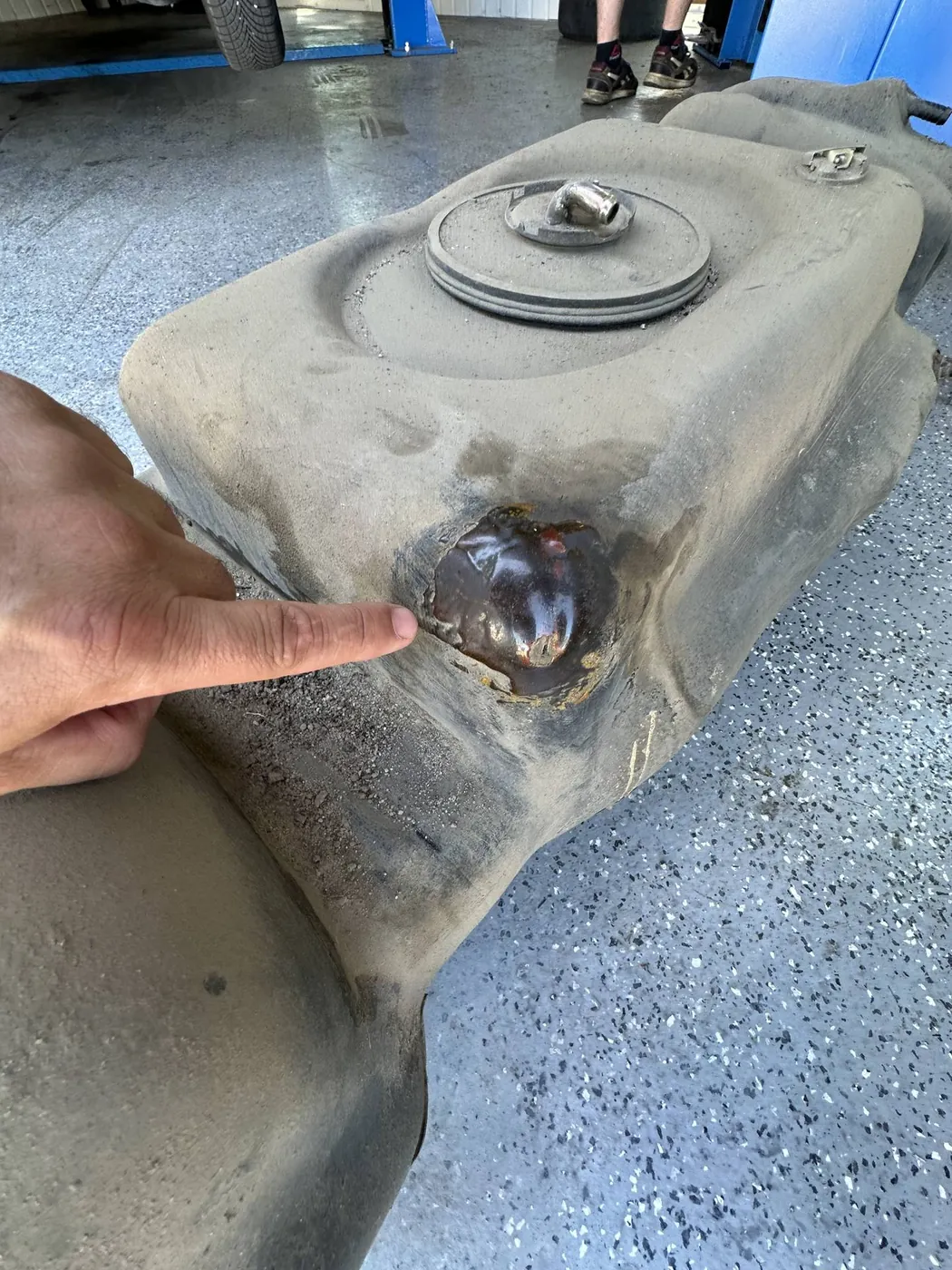 Foto 4 der Reparatur — Kraftstofftank-Reparatur Mercedes G55 AMG — Jemiołowo
