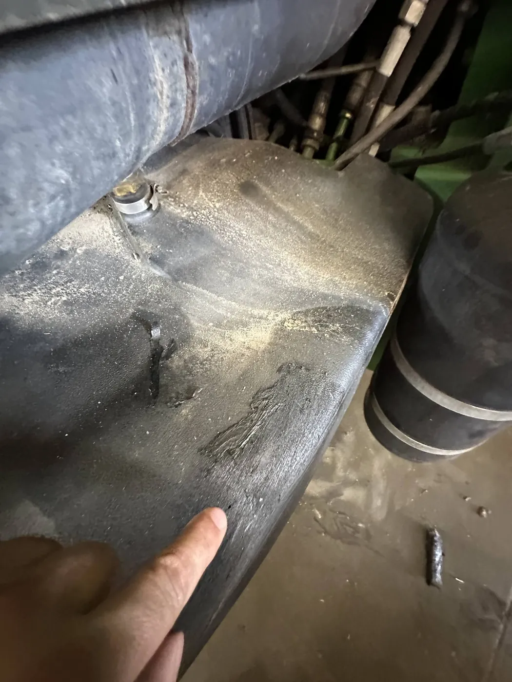 Foto 3 der Reparatur — Kraftstofftank-Reparatur John Deere 8320R — Chromiec