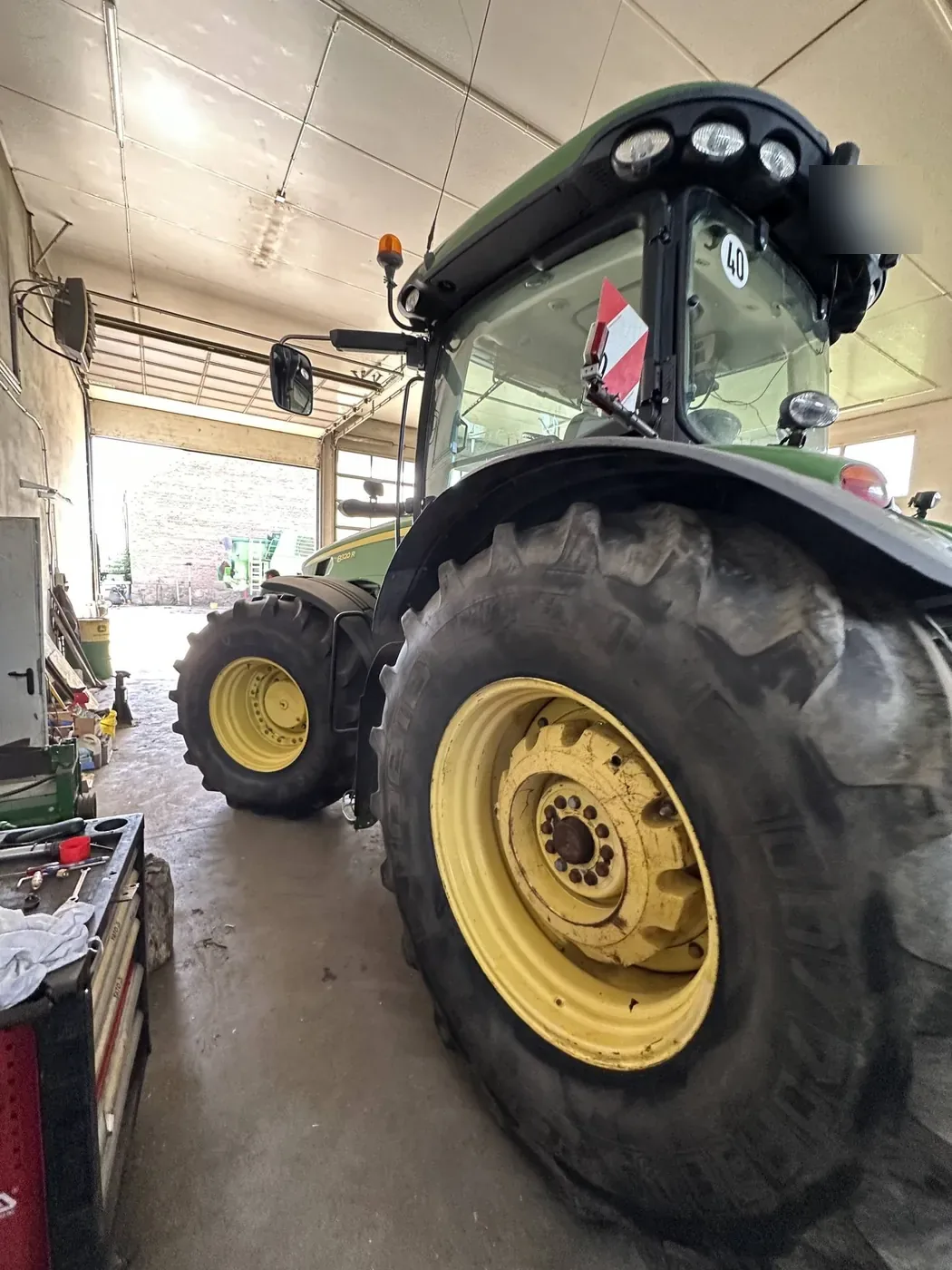 Kraftstofftank — John Deere 8320R