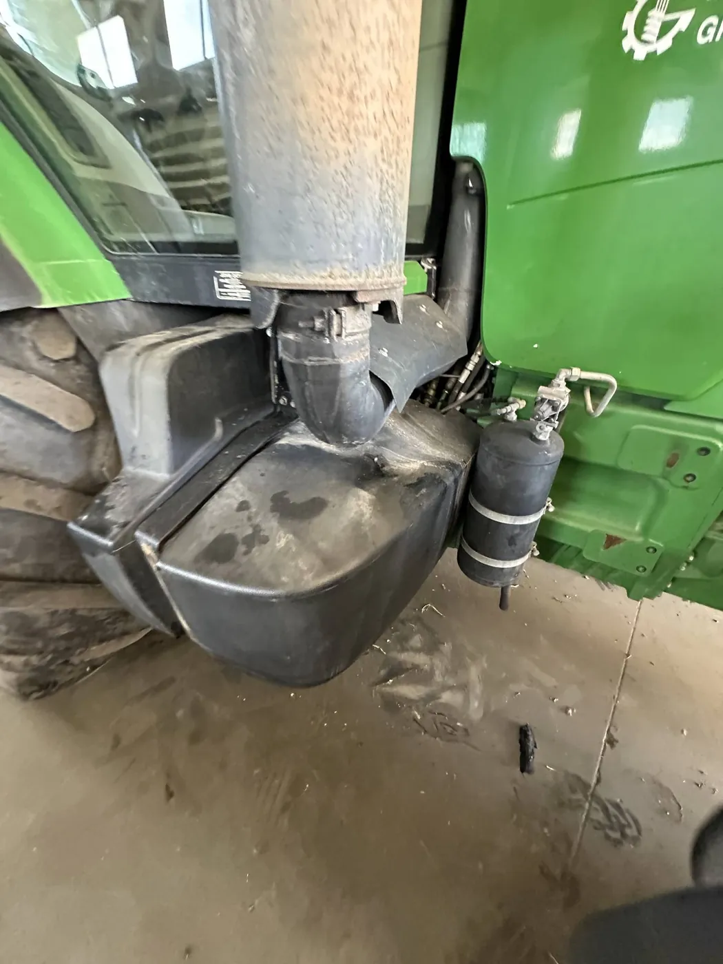 Foto 5 der Reparatur — Kraftstofftank-Reparatur John Deere 8320R — Chromiec