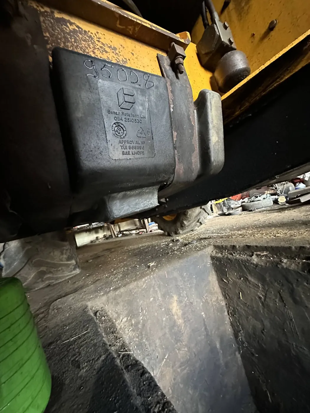 Foto 9 der Reparatur — Kraftstofftank-Reparatur JCB — Modełka