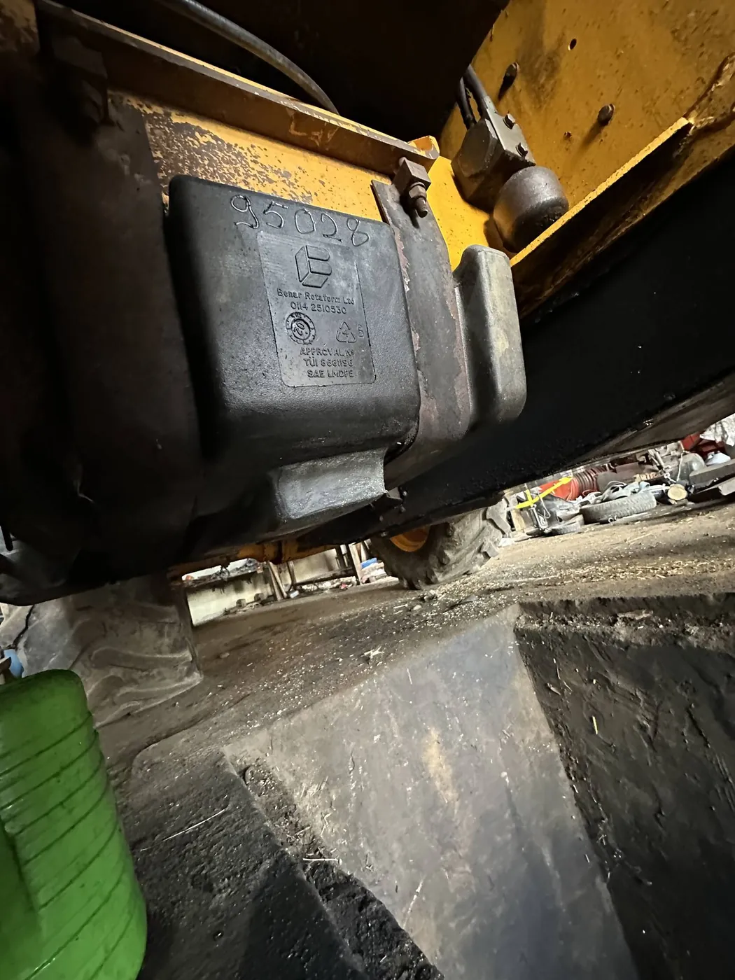 Foto 12 der Reparatur — Kraftstofftank-Reparatur JCB — Modełka