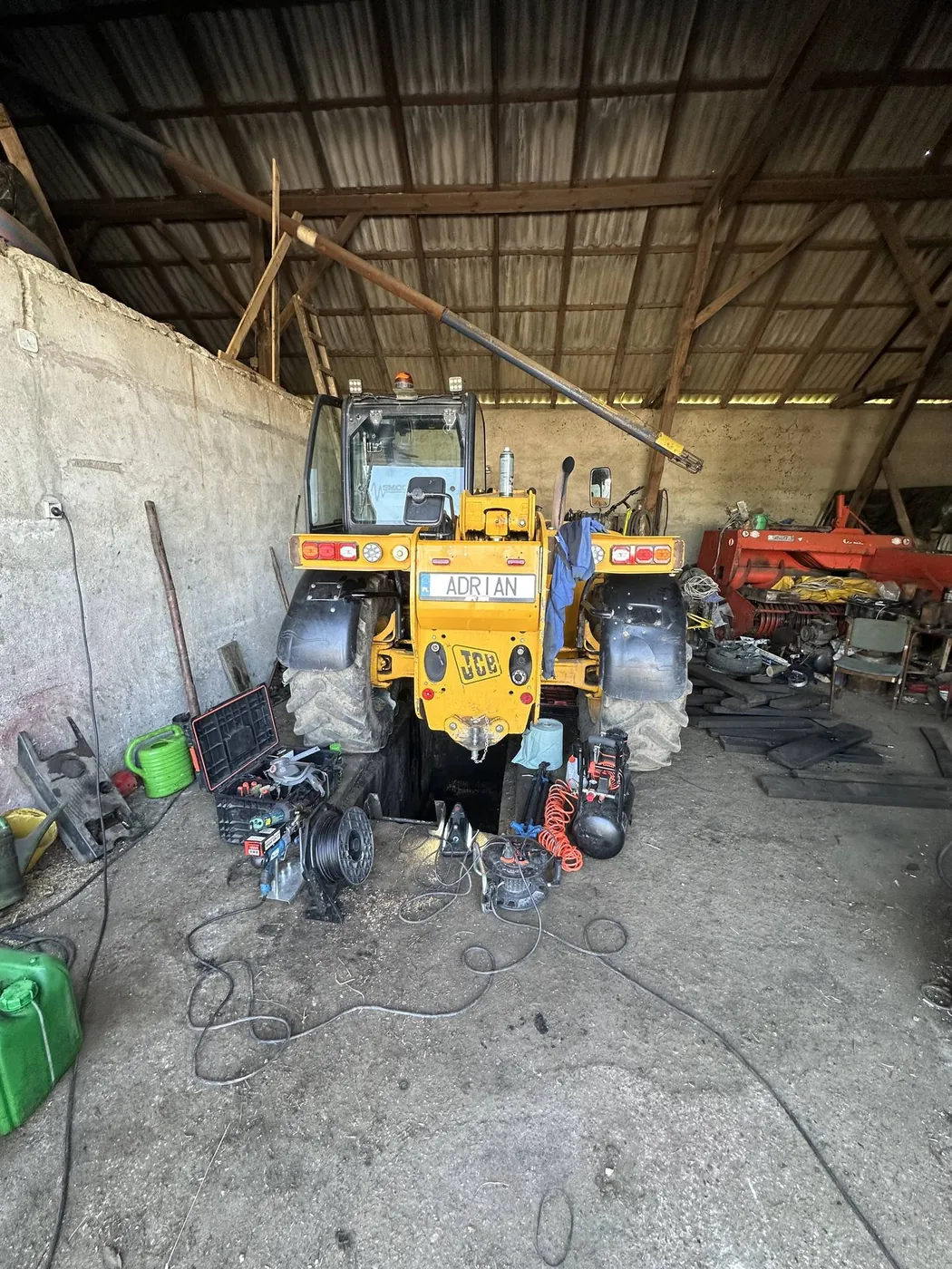Foto 3 der Reparatur — Kraftstofftank-Reparatur JCB — Modełka