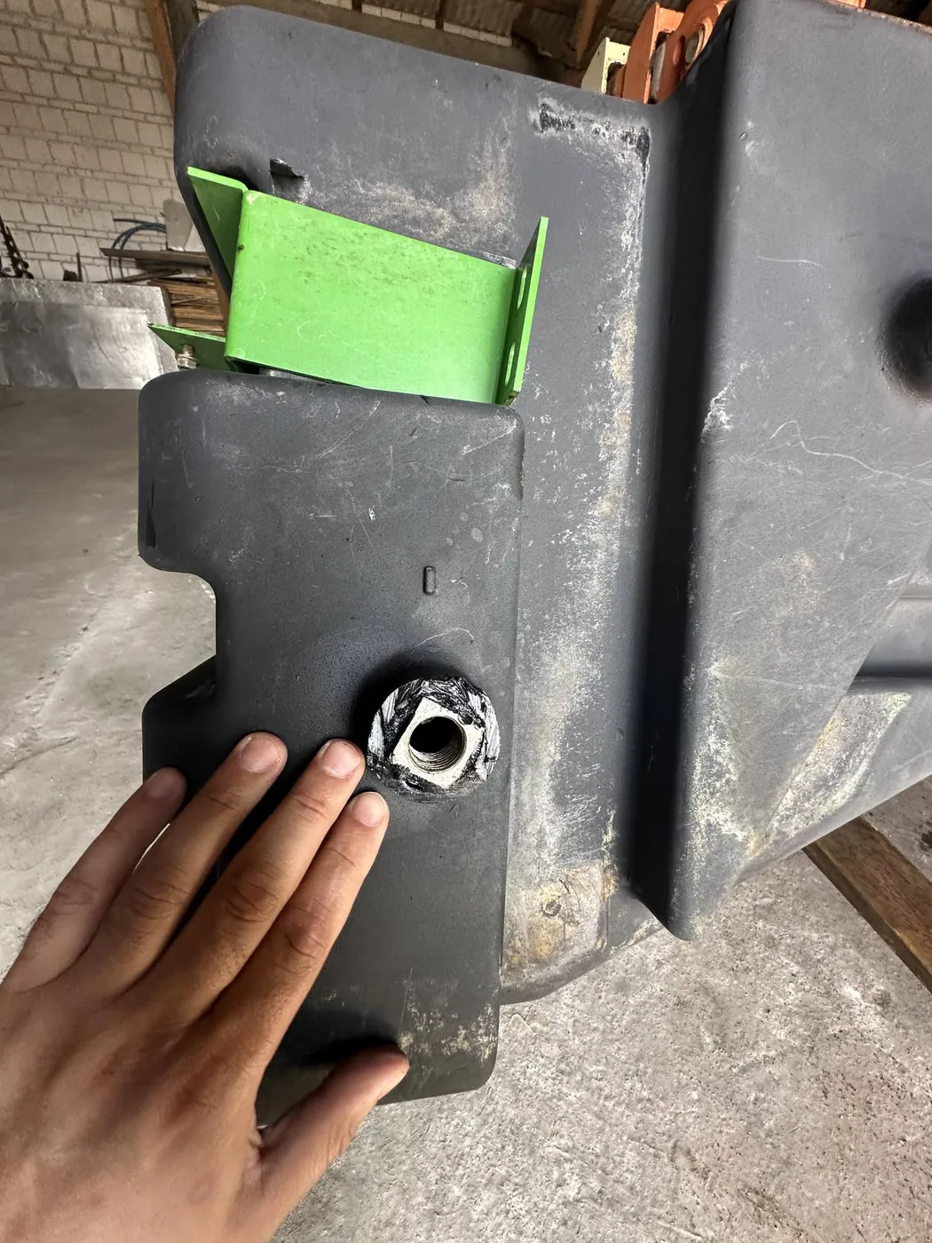 Foto 3 der Reparatur — Kraftstofftank-Reparatur John Deere 9640 — Ziomaki