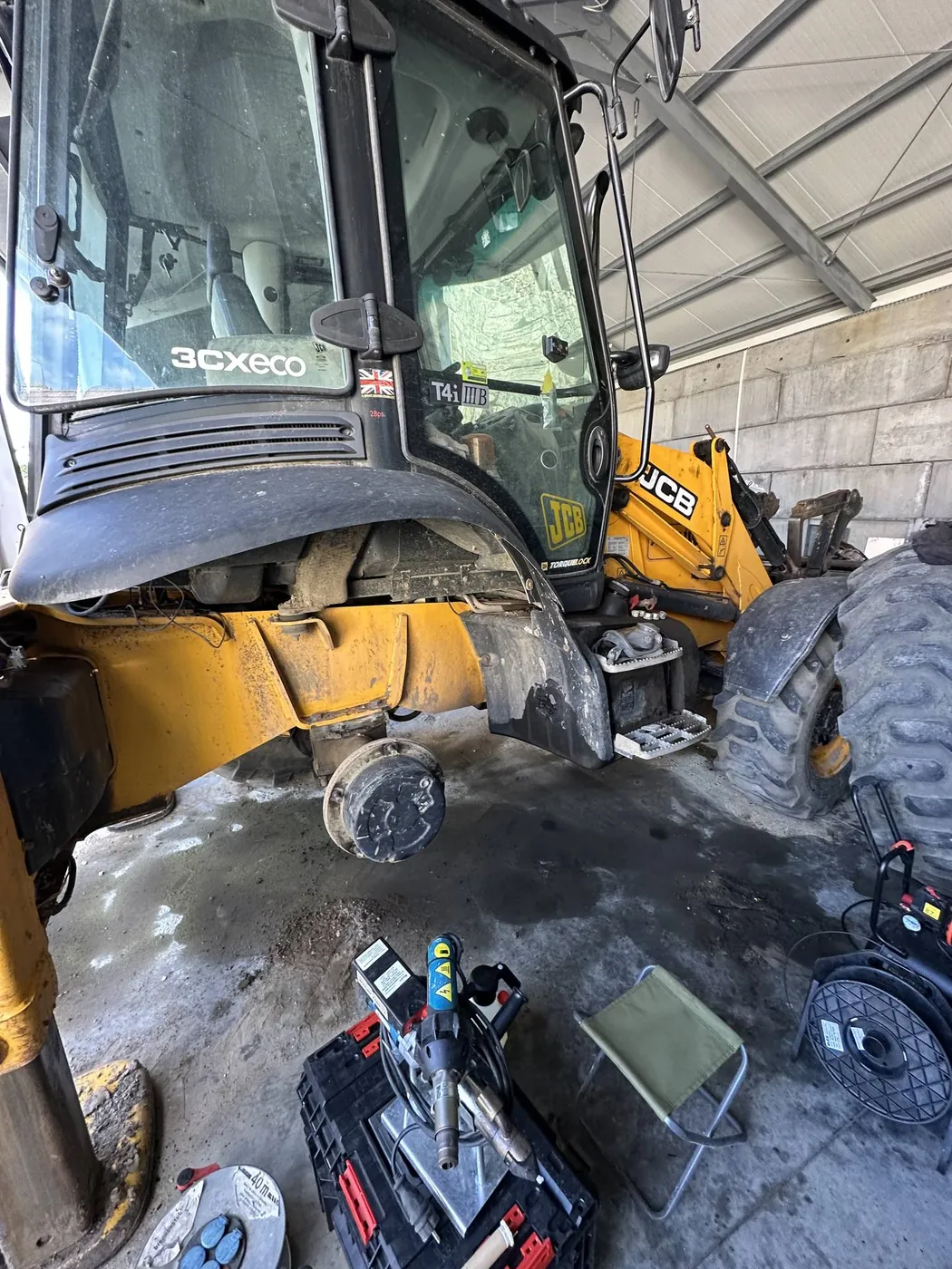 Foto 3 der Reparatur — Kraftstofftank-Reparatur JCB 3CX — Bolesławiec