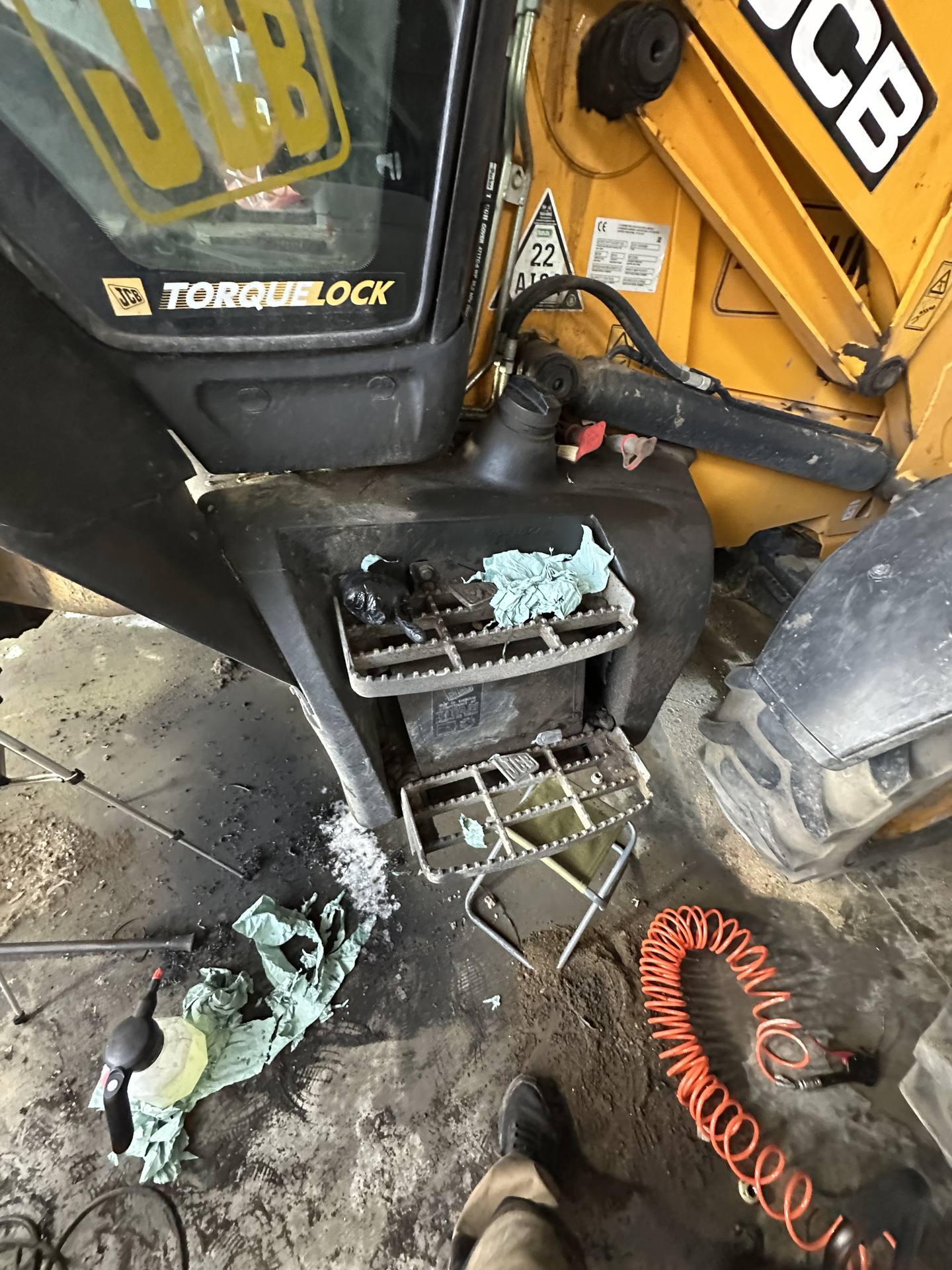 Foto 19 der Reparatur — Kraftstofftank-Reparatur JCB 3CX — Bolesławiec