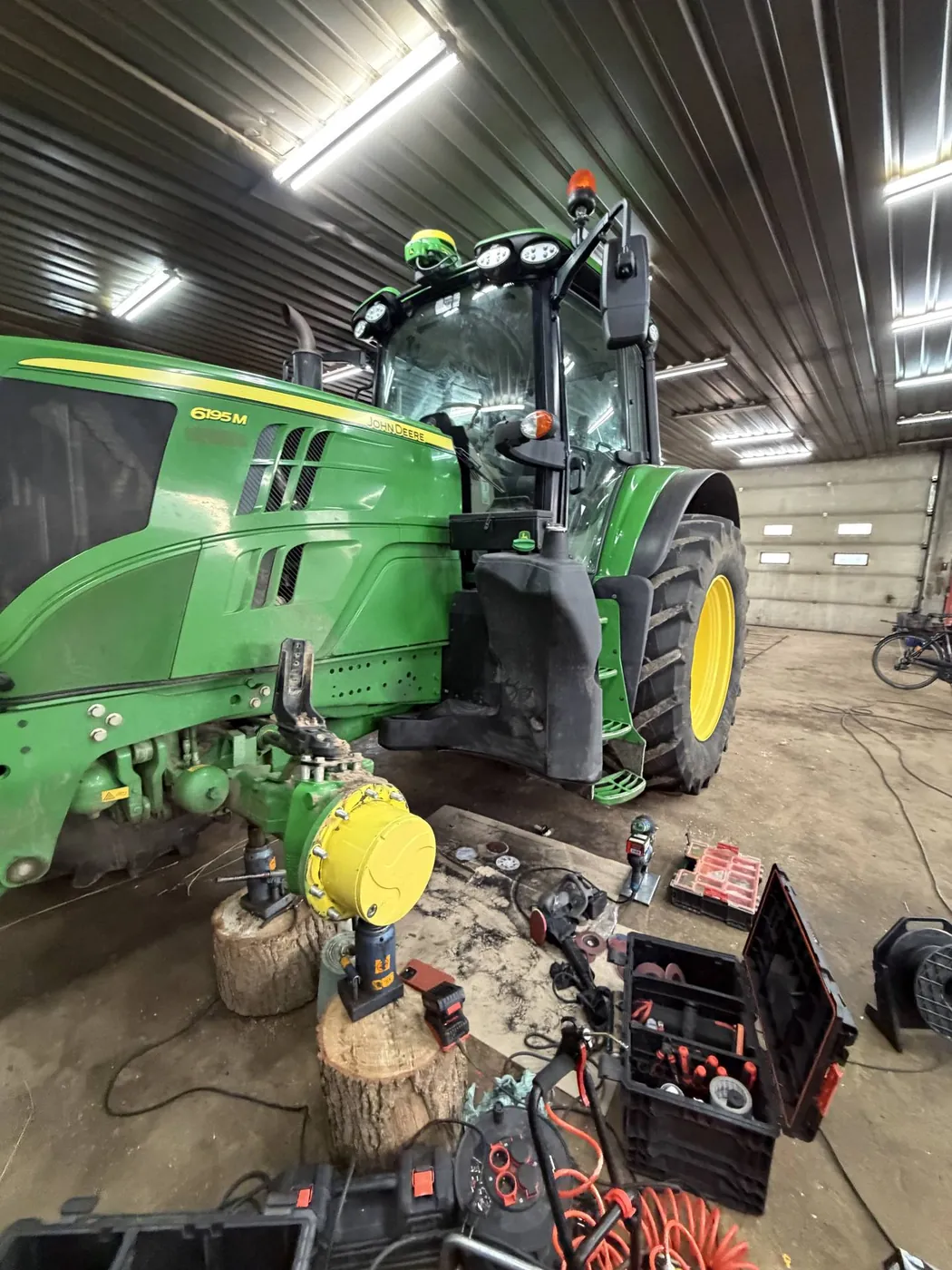Foto 13 der Reparatur — Kraftstofftank-Reparatur John Deere 6195M — Zajdy