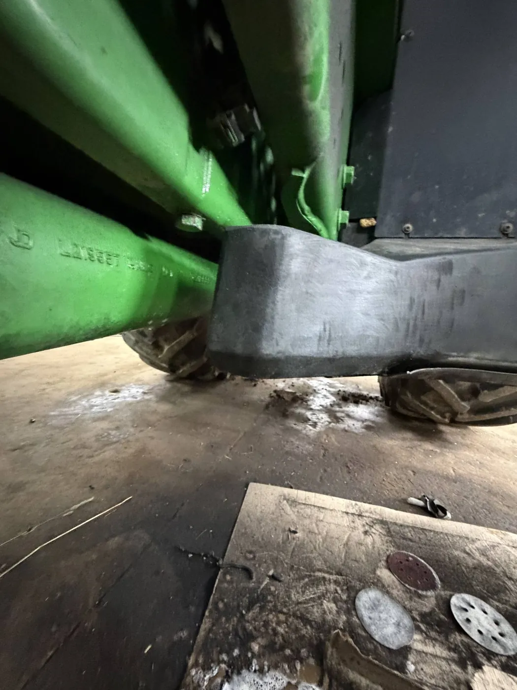 Foto 16 der Reparatur — Kraftstofftank-Reparatur John Deere 6195M — Zajdy