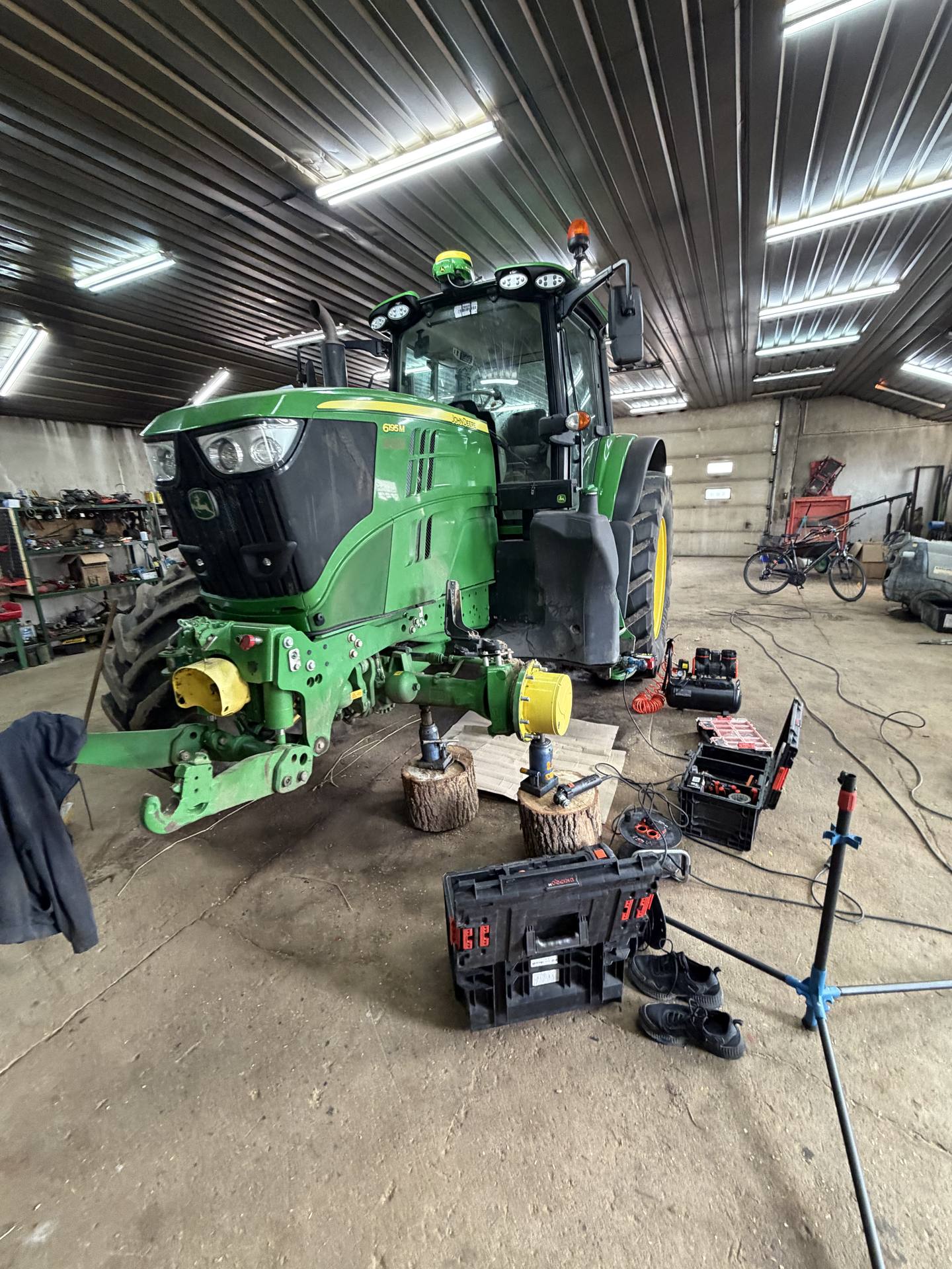 Foto 17 der Reparatur — Kraftstofftank-Reparatur John Deere 6195M — Zajdy