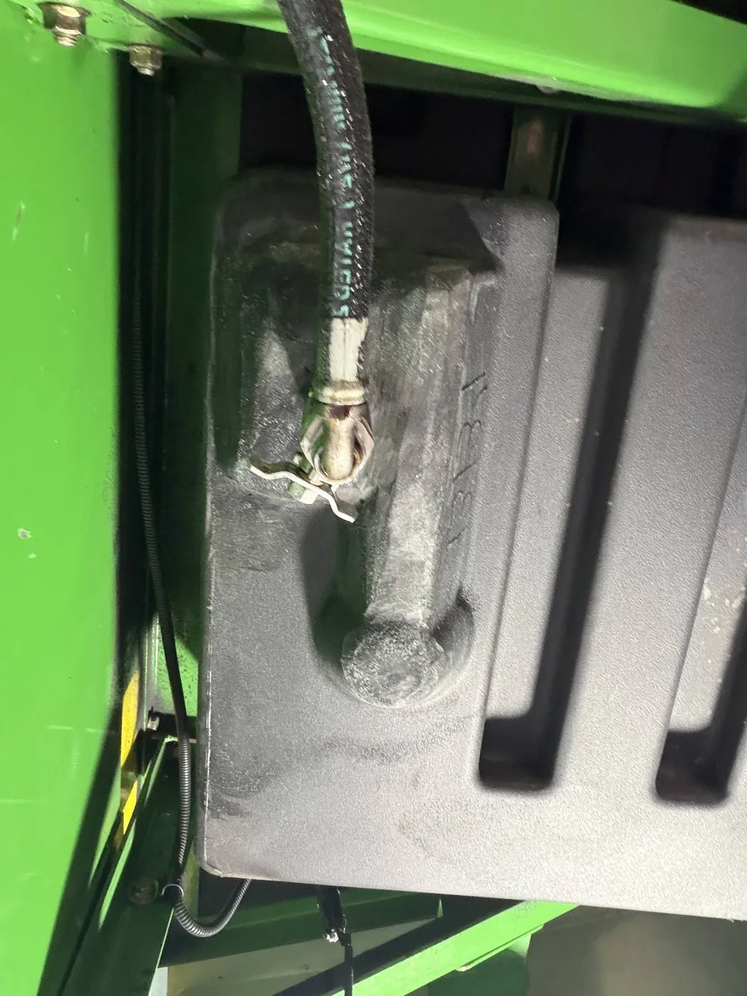 Foto 10 der Reparatur — Kraftstofftank-Reparatur John Deere 9640 — Bronikowo
