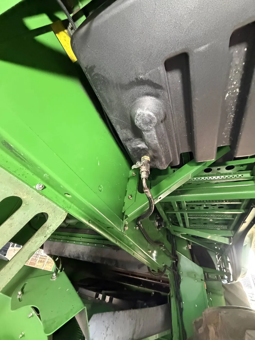 Foto 12 der Reparatur — Kraftstofftank-Reparatur John Deere 9640 — Bronikowo