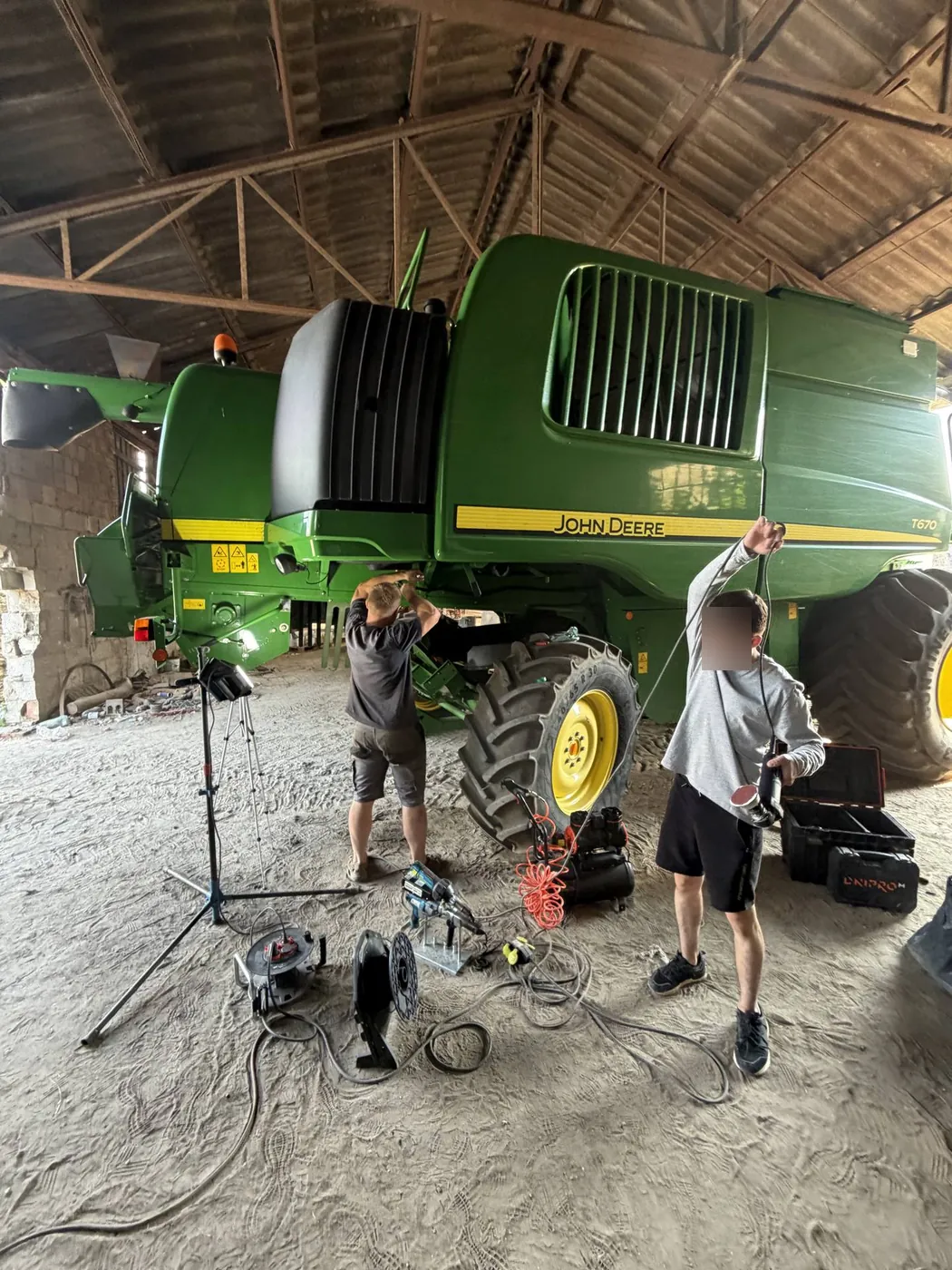 Foto 15 der Reparatur — Kraftstofftank-Reparatur John Deere 9640 — Bronikowo