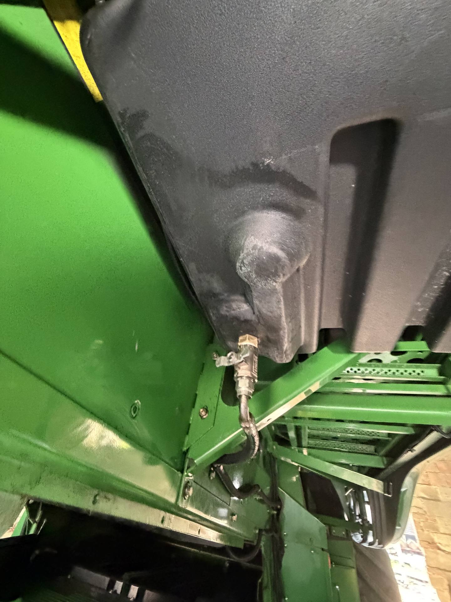 Foto 17 der Reparatur — Kraftstofftank-Reparatur John Deere 9640 — Bronikowo