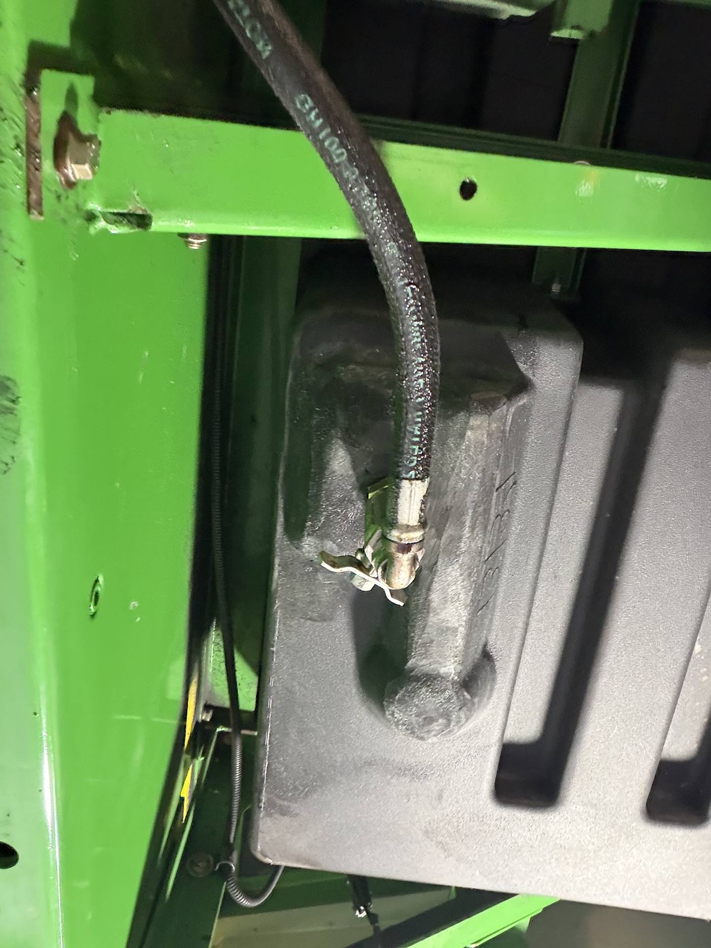 Foto 19 der Reparatur — Kraftstofftank-Reparatur John Deere 9640 — Bronikowo